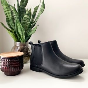 Chelsea Crew Ankle Boots